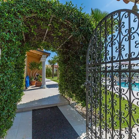 Apartamento Fewo Direkt Am Wasser Mit 2 Pools, Klima, Wlan Und Tollem Meerblick *