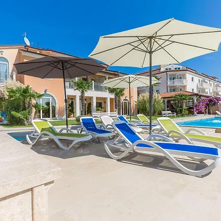 Fewo Direkt Am Wasser Mit 2 Pools, Klima, Wlan Und Tollem Meerblick Apartment *
