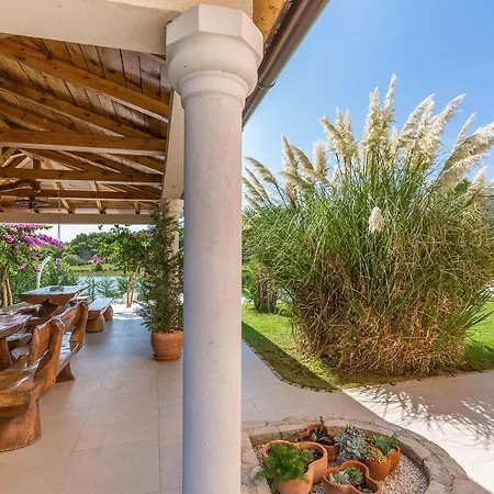 Fewo Direkt Am Wasser Mit 2 Pools, Klima, Wlan Und Tollem Meerblick Medulin