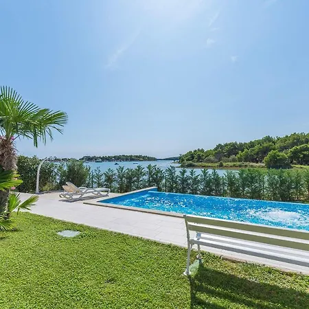 Fewo Direkt Am Wasser Mit 2 Pools, Klima, Wlan Und Tollem Meerblick *