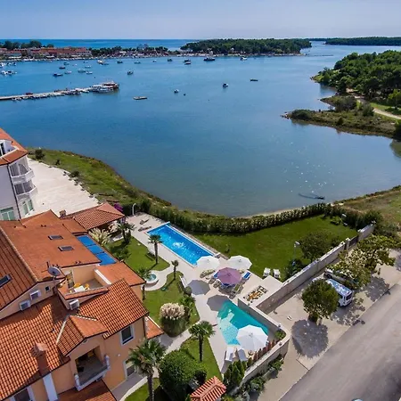Apartment Fewo Direkt Am Wasser Mit 2 Pools, Klima, Wlan Und Tollem Meerblick