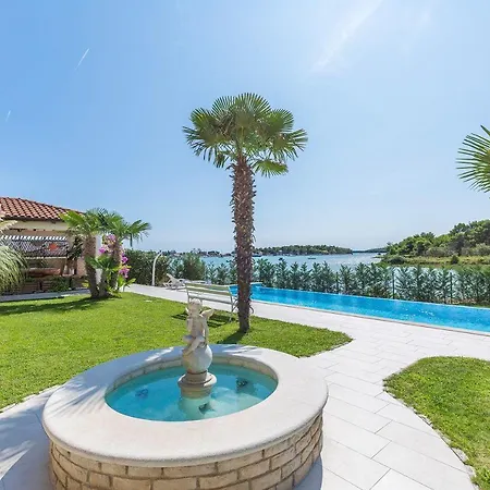 Fewo Direkt Am Wasser Mit 2 Pools, Klima, Wlan Und Tollem Meerblick *